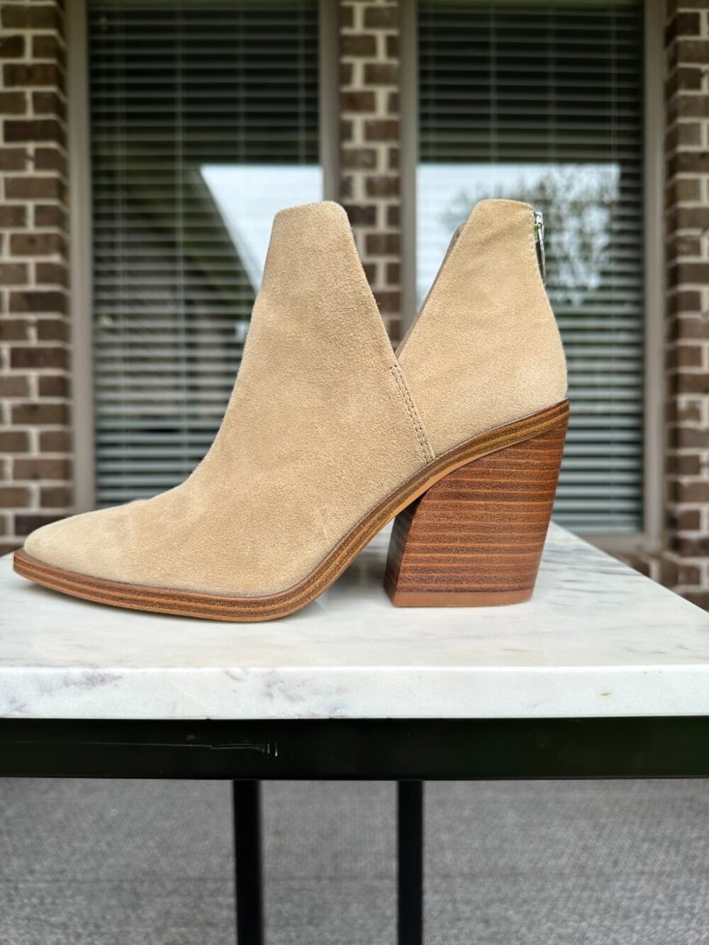 Vince Camuto Gigietta Suede Snip Toe Ankle Bootie Tan Tortilla Women 8M EU 38.5